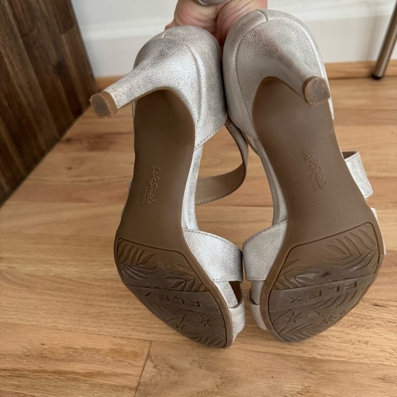 Life Stride Silver Metallic Heels with Peep-Toe Design Size 6.5 - Picture 6 of 7